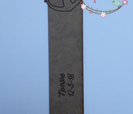 Marcapáginas personalizado con nombre y fecha. Modelo niño.