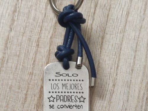 Detalles & Cuadros Personalizados. - Cuadro Personalizado🤩 ✓Marco de  Madera 24x34 cm. ✓Vidrio Protector. ✓Impresión en papel fotográfico.  ✓Codigo de Escaneo Spotify o . Escríbenos a nuestro Whatsapp